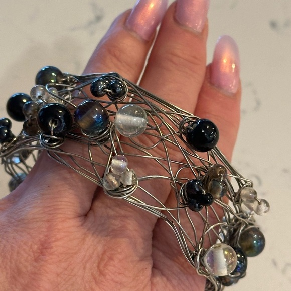 Elegant Multi-Color Beaded Bracelet - Picture 2 of 2